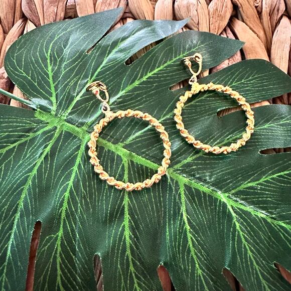 BOGO FREE VINTAGE LIGHTWEIGHT CLIP ON STAMPED SIGNED 70’s Earrings - Picture 4 of 5